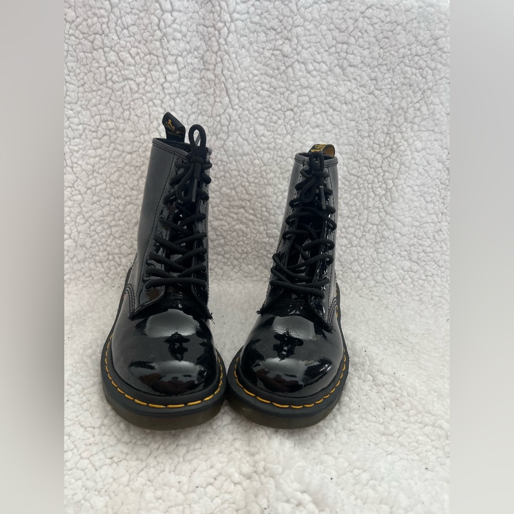 1460’s women’s patent leather lace up boots